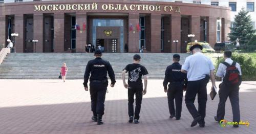 Moscow court shooting: Three killed as defendants attack officers
