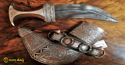 Minister of Industry issues decision on Omani Khanjar specifications