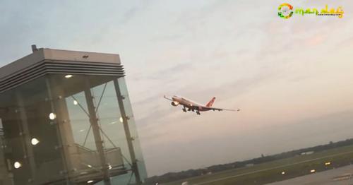 Passengers scream in terror as pilot performs incredibly low stunt when Air Berlin flight lands for the last time