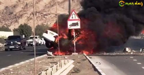 Youth burns to death as car rams into lamppost in RAK