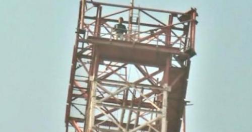 Man climbs 350-foot mobile tower to get &rsquo;Padmaavat&rsquo; banned