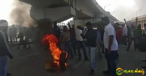 Anti-’Padmaavat’ protests turn violent; mobs block roads, damage vehicles