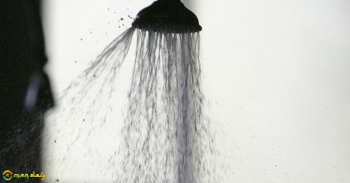 Is it better to shower at night or in the morning?
