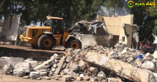 Municipal authorities demolish houses in Muscat
