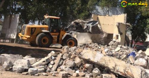 Municipal authorities demolish houses in Muscat

