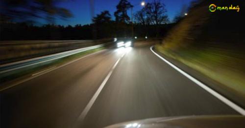  Drivers who dangerously flash their lights in fast lanes and on roads in Oman will now have to think twice