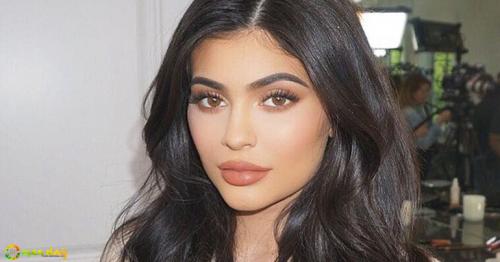 Kylie Jenner Destroys Snapchat’s Finances