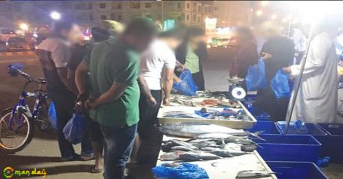 Vendors sell fish illegally on streets in Al Khuwayr, North Hail and Azaiba 
