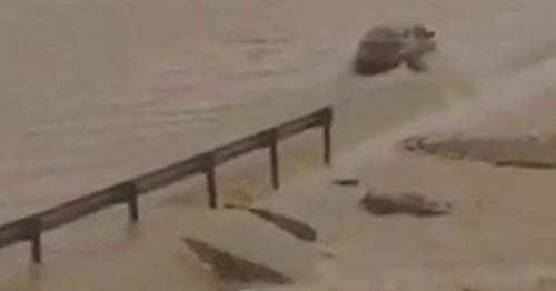 VIDEO: The Saudi Oman desert was unexpectedly flooded by heavy rain