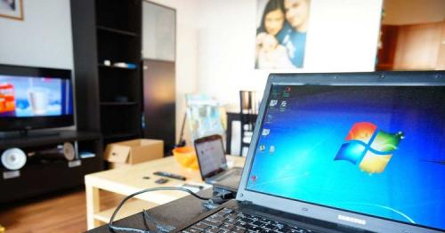 Oman’s sultan orders laptops for students enrolled in higher education