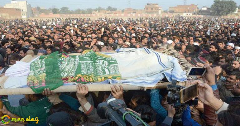 A mob angered over the recent rape and murder of an 8-year-old girl attacked a police station and a nearby government building in eastern 