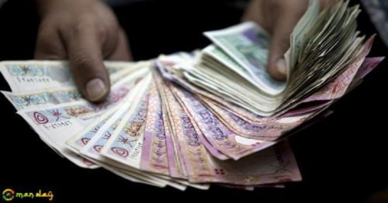 Court expat money to keep it in Oman