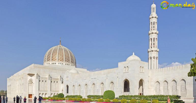 9 facts and secrets that will make you want to visit the Grand Mosque of Muscat