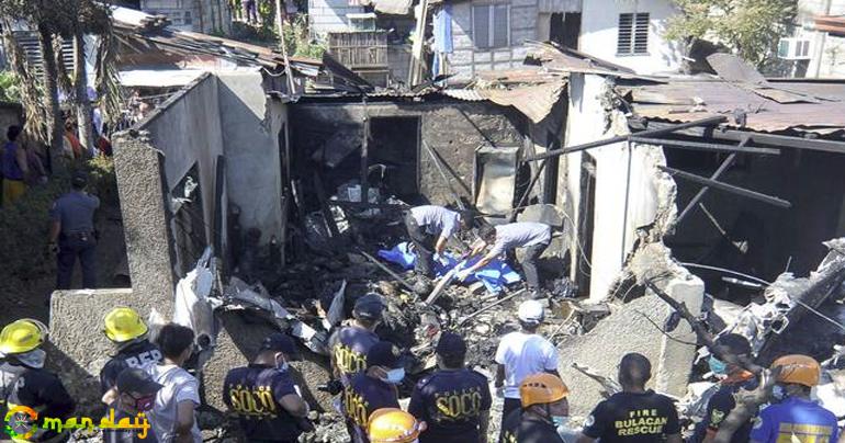 10 dead as plane crashes into house in Philippines