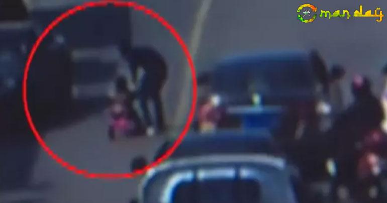 
Cars Swerve To Avoid 3-Year-Old Who Rode Tricycle Onto Busy Road. Watch
