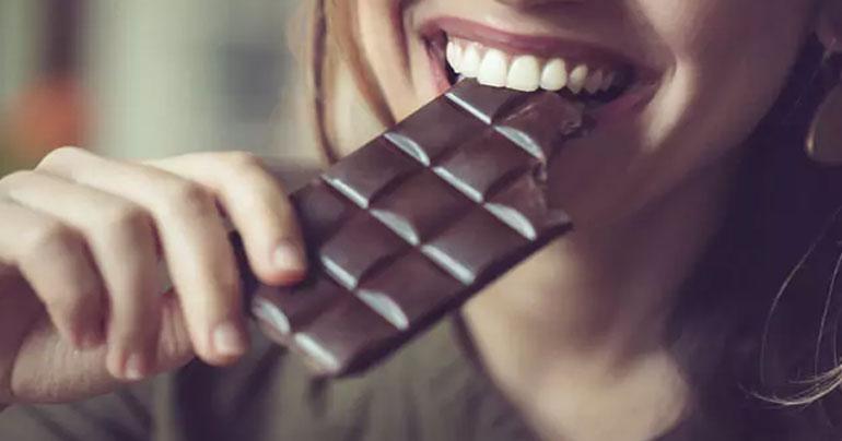 Chocoholics, rejoice! Eating dark chocolates can reduce stress