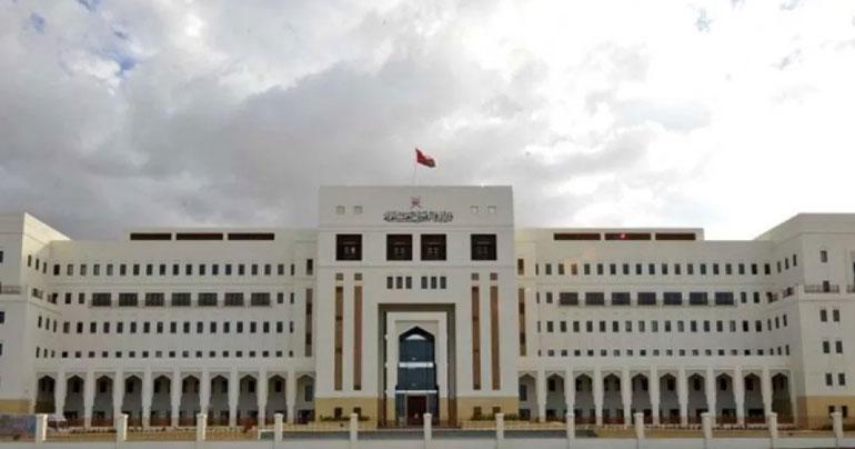 If companies hire Omanis, we won’t cut expat work permits:Ministry official