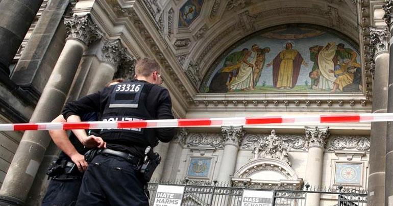 Rampaging man shot by German police at Berlin Cathedral