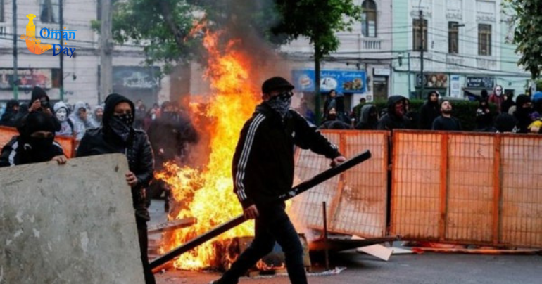 Violent anti-government protests break out in Chile