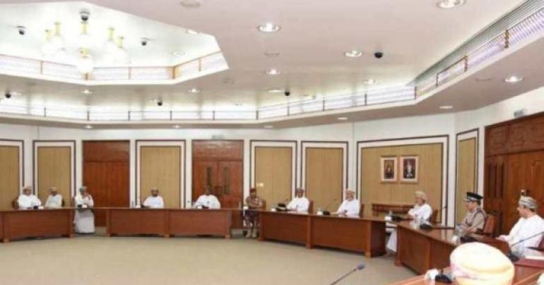 Covid-19: Minister of State holds meeting with officials in Dhofar