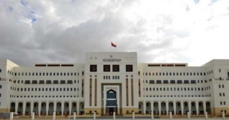 12 companies commit not to lay off national workers in Oman