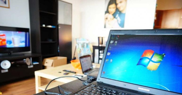 Oman’s sultan orders laptops for students enrolled in higher education