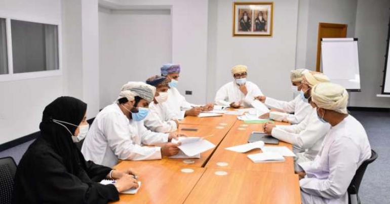 Review meeting on companies to provide computers for low-income students held in Oman